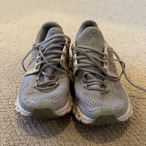 OnCloud - Gray Athletic Running Shoes